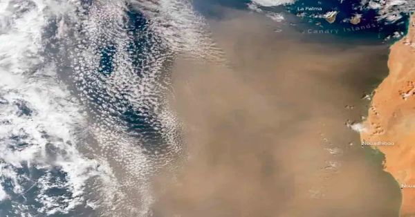 Captan una nube de polvo del Sahara cubre Suiza y el sur de Francia