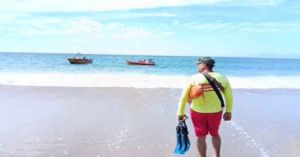 Sigue búsqueda de poblano en playa Camarones, Puerto Vallarta