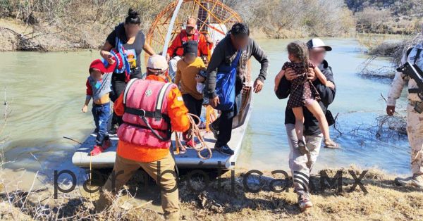 Rescatan a 73 migrantes del Río Bravo