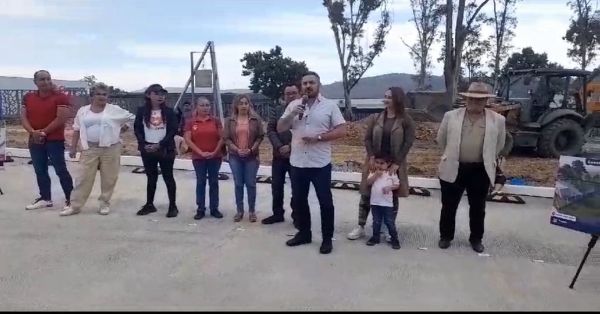 Colocan primera piedra de Centro de Bienestar Animal en Amalucan