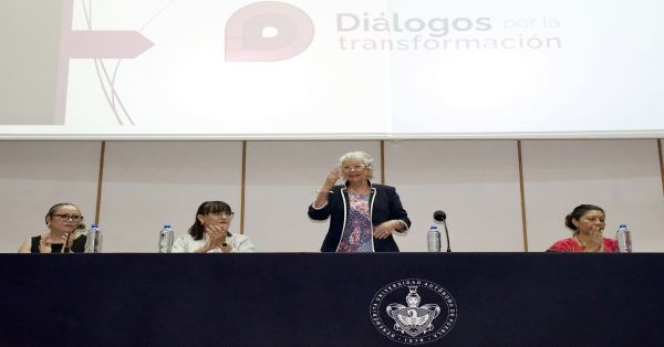 Dicta Olga Sánchez conferencia en la BUAP sobre economía y su empoderamiento