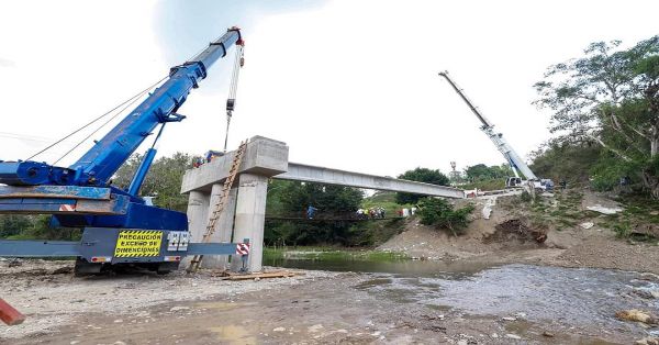 Avanza la construcción del Puente El Ojite en Xicotepec: Sergio Salomón