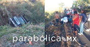 Se estrellan camión cañero y motociclistas en la Matamoros-Atencingo
