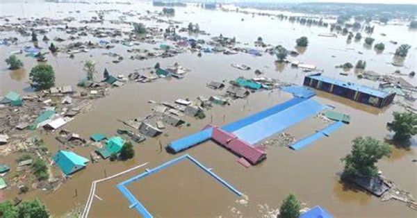 Declaran a Rusia en emergencia por ruptura de presa que dejó más de 300 casas inundadas