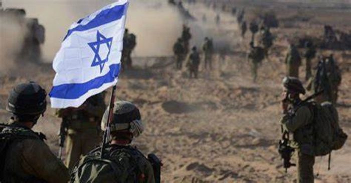 Lanzan decenas de cohetes contra Israel