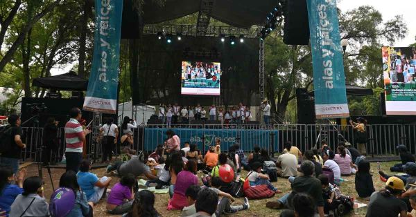 Presentan niños de Cuetzalan número musical en CDMX