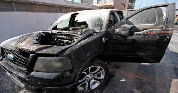 Se incendia camioneta del regidor Ángel Rivera en la 5 sur