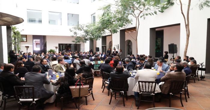 Se re&uacute;ne Eduardo Rivera con representantes de los medios de comunicaci&oacute;n