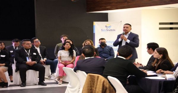 Realizan reunión con jóvenes por el programa 'Futuro con Rumbo'