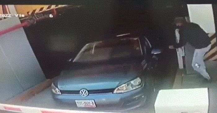 Asaltan a conductor en estacionamiento de Walmart V&iacute;a San &Aacute;ngel