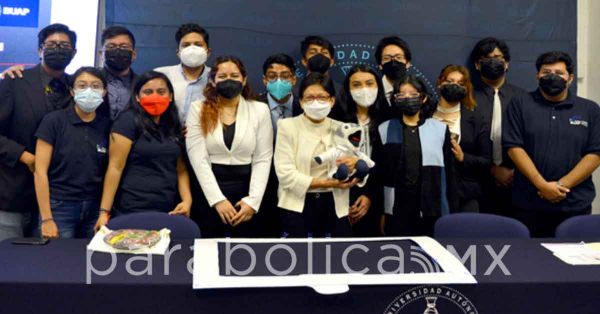 Dicta Lilia Cedillo charla a estudiantes de la Facultad de Ciencias Qu&iacute;micas
