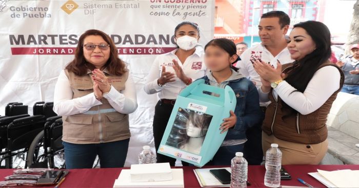 Entregan en Libres apoyos a la población en situación de vulnerabilidad