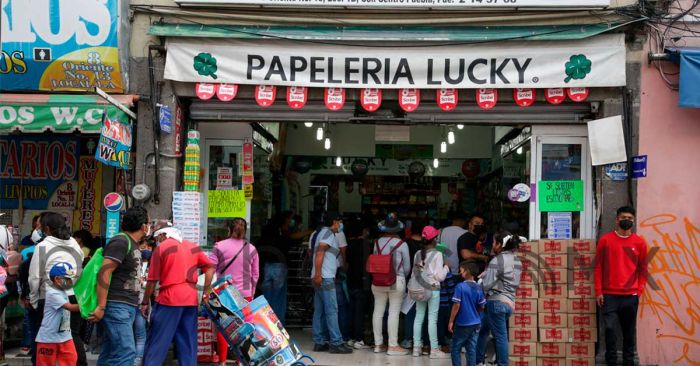 Abarrotan padres de familias las papelerías del Centro Histórico