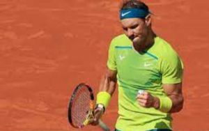 El punto que obtuvo Nadal para ganar el set, haciendo enloquecer a los relatores.