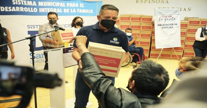 Entregan en San Andrés Cholula paquetes alimentarios para grupos vulnerables