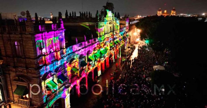 Proyectan video mapping en la fachada de Palacio Municipal