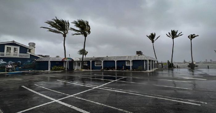 Se quedan sin luz más de un millón de personas en Florida por el paso de ‘Ian’