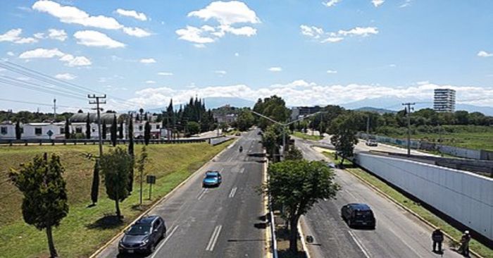 Derrapa motociclista en la Recta a Cholula