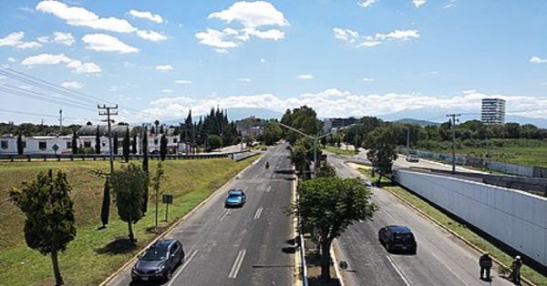 Derrapa motociclista en la Recta a Cholula