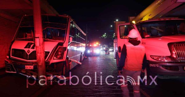 Choca en la 11 Norte y provoca apag&oacute;n en el Centro Hist&oacute;rico