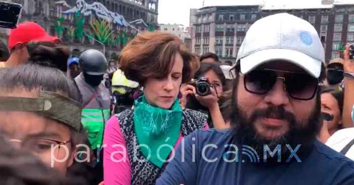 Increpan a Denise Dresser en la marcha por el 2 de octubre