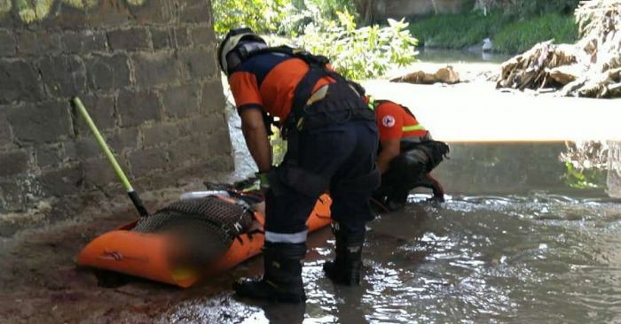 Rescatan a un hombre que cayó en la barranca La Cañada, en Puebla