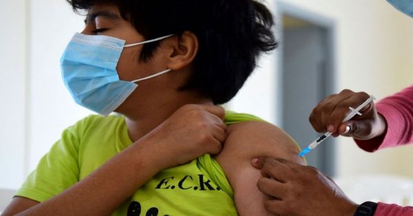 Aplicarán primeras y segundas dosis contra COVID-19 a menores en 115 municipios