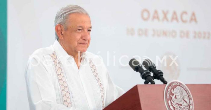 Propone AMLO reconstrucción de la Terminal 2 del AICM por daños estructurales