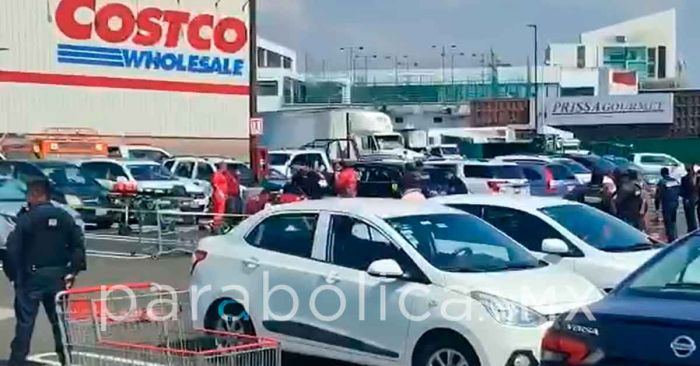 Deja un muerto ataque en Costco de Atlixcáyotl