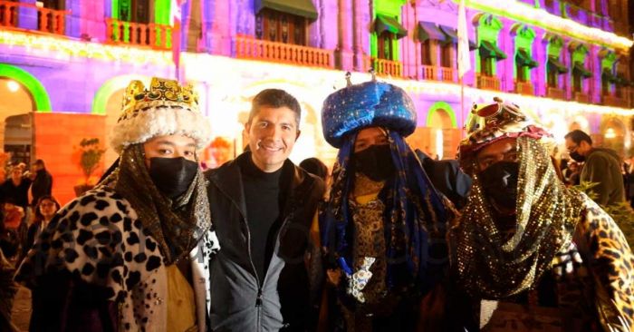 Inicia la proyecci&oacute;n del Video Mapping Navide&ntilde;o: &ldquo;Destello de los &Aacute;ngeles&rdquo; en el Palacio Municipal