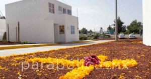 Colocan ofrenda a un año de la tragedia en Xochimehuacán