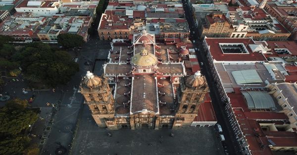 Realizan mantenimiento a la Catedral de Puebla para recuperar su majestuosidad
