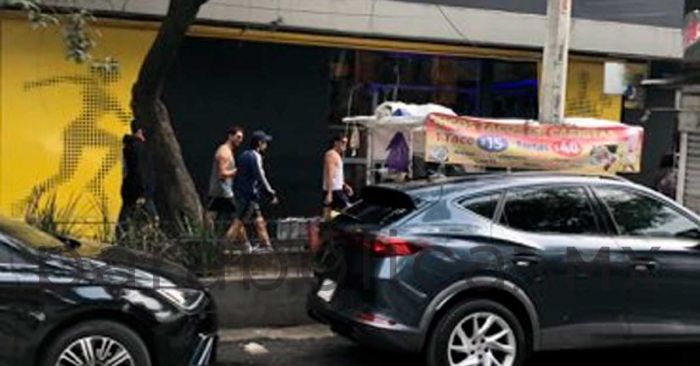 Captan a Harry Styles paseando por calles de CDMX