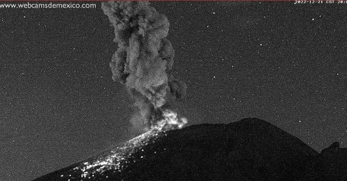 VIDEO: Reportan leve explosión en el volcán Popocatépetl
