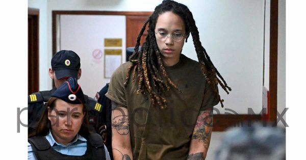 Libera Rusia a basquetbolista Brittney Griner en intercambio de presos con EEUU