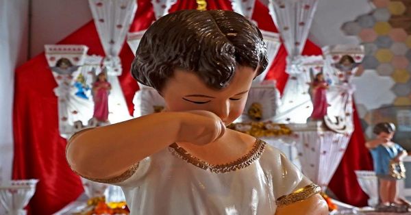 Realizan altar monumental para artesana de Hueyapan