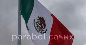 Cae de la azotea en Huaquechula y muere por colocar la Bandera de México