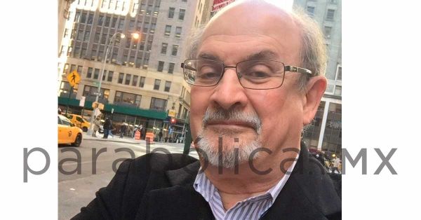 Comienza recuperación de escritor Salman Rushdie tras ser apuñalado en NY