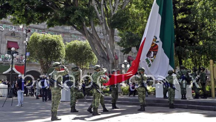 Colocan Bandos Solemnes en Casa Aguayo, Palacio Municipal y Congreso