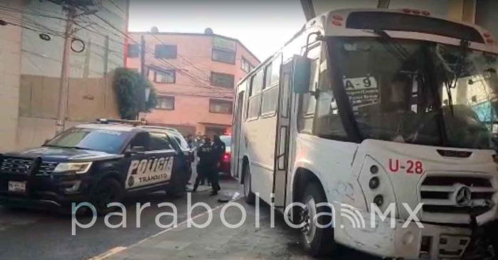 Choca alimentadora de RUTA con camioneta en la 25 Sur