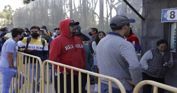 Llegan los franjabonados por sus boletos para apoyar al Puebla en el repechaje