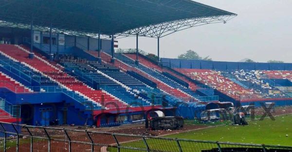 Demolerá Indonesia estadio de futbol donde murieron 133 personas