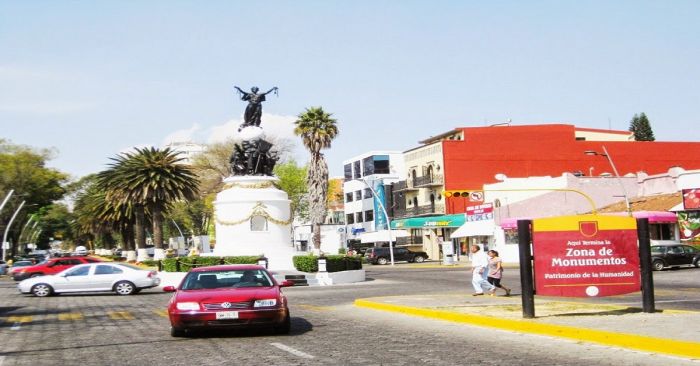 Hay tres heridos por una volcadura en la Avenida Juárez