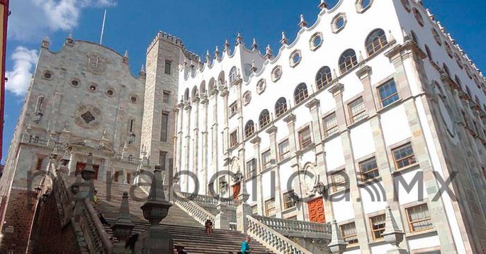 Suspende clases Universidad de Guanajuato por narcobloqueos