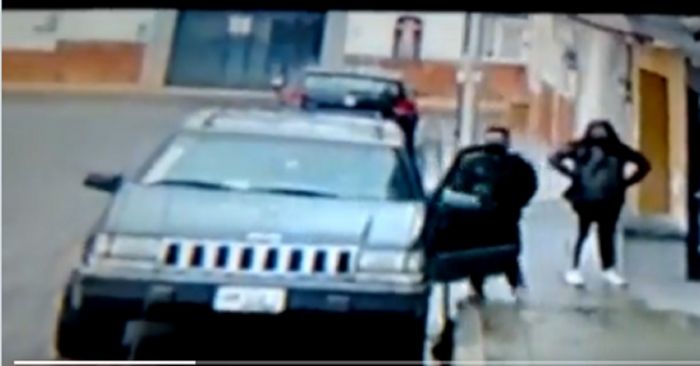 Roban camioneta en San Jerónimo Caleras, tardan menos de un minuto
