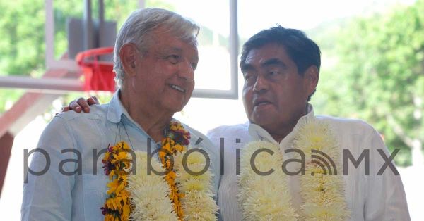 Cumplirán AMLO y Barbosa con pago a maestros