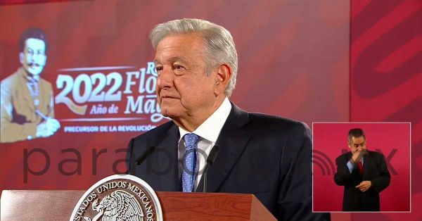 Acusa AMLO a Lorenzo Córdova de ayudar a los conservadores a simular una democracia en México