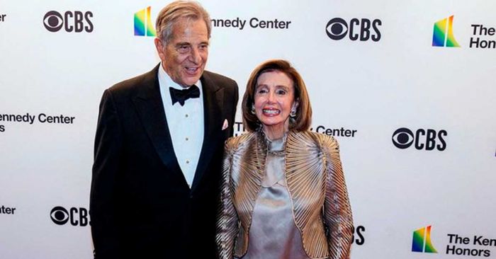 Dan de alta de esposo de Nancy Pelosi tras recibir martillazo en la cabeza