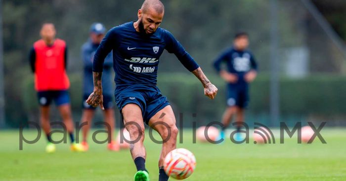 Se disculpa Pumas con Dani Alves por malentendido de supuesta lesión