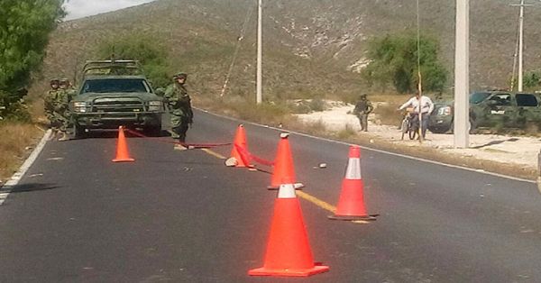 Termina calcinado un tractocamión en la autopista Puebla-Orizaba